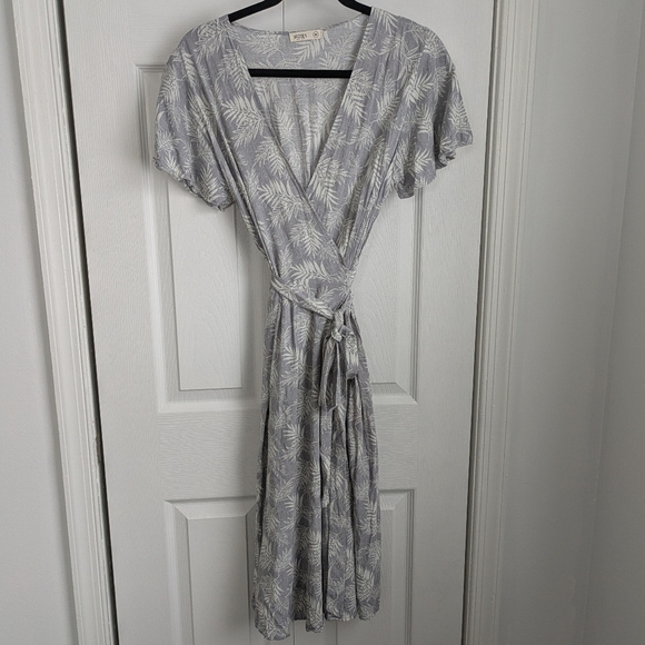 Sozy Dresses & Skirts - Sozy Elle Midi Wrap Dress